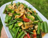 Foto langkah ke 6 dari resep Tumis Bunga Bawang Jamur.