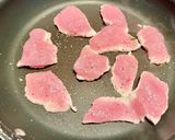 Une image de l'étape 2 de Escalopes de dinde aux champignons de Paris et à la crème.