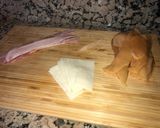 Foto del paso 1 de la receta: Rollitos de pollo, bacon y queso