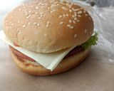 Foto langkah ke 3 dari resep Burger praktis.