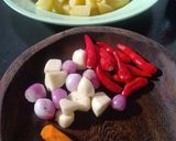 Foto langkah ke 2 dari resep Kare Ayam Kentang.