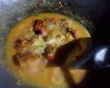 Foto langkah ke 4 dari resep Tongkol Goreng Kuah Kari Pedas.