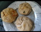 A picture of step 4 of Onion paratha.