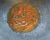Foto langkah ke 2 dari resep Mie Goreng Sosis Sayur.