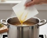 Foto del paso 3 de la receta Desgrasar Caldos y Salsas