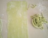 Foto langkah ke 3 dari resep Mie bayam tanpa alat penggiling anti gagal.