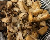 Foto langkah ke 2 dari resep Ayam suwir bumbu sarden mix tahu.