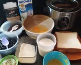 Foto langkah ke 1 dari resep Puding Roti Slow Cooker lumerr moist dan anti gagal.