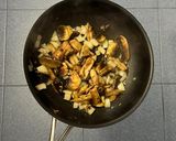 Foto del paso 2 de la receta: Solomillo en salsa🧅
