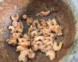 Gambar langkah 1 resipi Sawi Tumis Udang Kering.