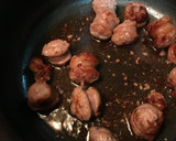 Foto del paso 1 de la receta: Guiso de butifarra, níscalos y patatas