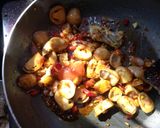 Foto langkah ke 4 dari resep Jamur, Ayam bumbu kecap asem manis pedas.