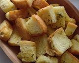 Foto langkah ke 4 dari resep Simple Croutons.