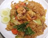 รูปขั้นตอนการทำที่ 6 ของ ก๋วยเตี๋ยวผัดขี้เมาซีฟู้ด