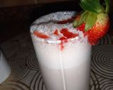 صورة لخطوة 3 من وصفة كوكتيل الحليب بالموز والفراوله 😋🥤