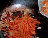Foto langkah ke 2 dari resep Tumis bayam wortel.