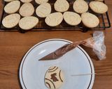 Foto del passaggio 13 della ricetta Biscotti pasquali con stampi a rilievo