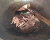 Foto langkah ke 2 dari resep Tumis tongkol kacang panjang.