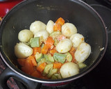 Foto del paso 3 de la receta: Menestra de calabacín, zanahoria y papas al aceite de pimentón