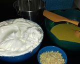 Foto langkah ke 4 dari resep Cream Cheese Chiffon Cake.