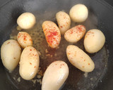 Foto del paso 1 de la receta: Berenjena a la plancha 5 quesos con patatas al azafrán