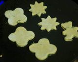 A picture of step 4 of Avocado paratha in cut shape.
