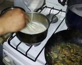 Foto del paso 2 de la receta: Tirabuzones a la crema con mariscos