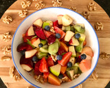 वॉलनट क्रिमी फ्रूट सैलेड (walnut creamy fruit salad recipe in Hindi) रेसिपी चरण 2 फोटो