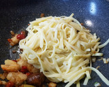 Foto del paso 3 de la receta: Fettuccini con camarones y hongos shiitake