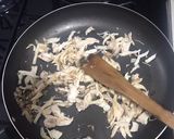 Foto del paso 3 de la receta: Pasta con pollo, champiñones y tocineta