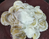 Foto del paso 4 de la receta: Raviolis mozzarella, salsa de queso azul y cebolla caramelizada