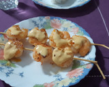 Foto del paso 5 de la receta: Brochetas de langostinos con mahonesa de ajo un poco "amariscada