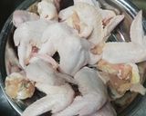 صورة لخطوة 1 من وصفة أجنحه دجاج بروست