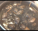 Foto del paso 13 de la receta: Chipirones en su tinta rellenos de huevo de codorniz atún y surimi