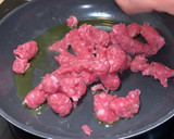 Foto del paso 1 de la receta: Lasaña cremosa de salchichas frescas deconstruidas