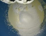 Foto langkah ke 3 dari resep Bolu keju kukus 2 telur.