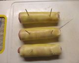 Foto del paso 3 de la receta: Salchichas enrolladas en jamón y queso con puré con manteca