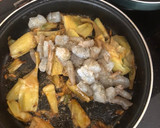 Foto del paso 4 de la receta: Tortilla de alcachofas con langostinos