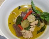 A picture of step 4 of Green Curry Chicken (Gaeng Keow Wan Gai).