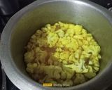 A picture of step 1 of Aloo Gobhi Matar Curry.