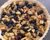 Une image de l'étape 6 de Tarte à la rhubarbe et myrtilles.