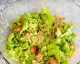 Foto del paso 2 de la receta: Ensalada de tuna aderezada con salsa pesto y zumo de limón