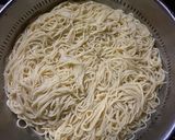 A picture of step 2 of Stir fried spaghetti.