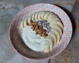 Une image de l'étape 3 de Bowl douceur banane, granola, avoine et chia 🥣🍌.