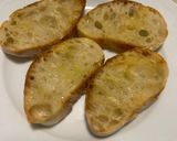 Foto del passaggio 1 della ricetta Bruschette con il ragù alla napoletana