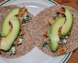 Foto del paso 8 de la receta: Burritos de requesón con espinacas y pechuga
