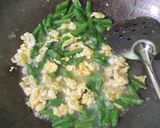Foto langkah ke 3 dari resep Tumis buncis telur orak arik.