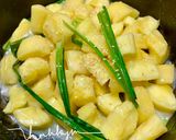 A picture of step 2 of Golden Cassava Stir-Fried with Coconut Milk.