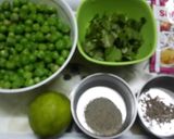A picture of step 1 of Stir Fried Green Peas.