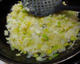 Foto del paso 3 de la receta: Salmón en salsa de naranja y marisco